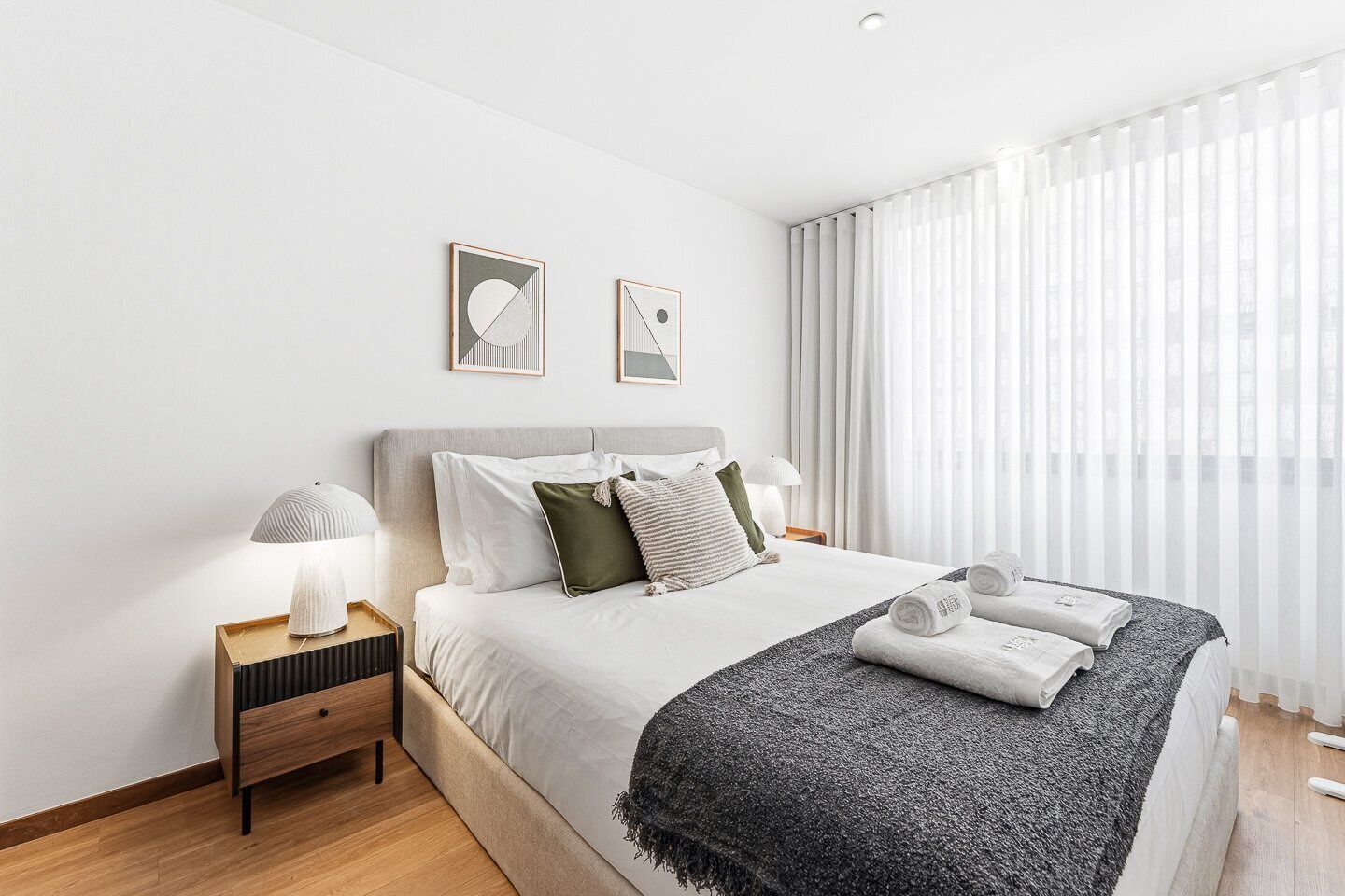 4 bedrooms, iron/ironing board, Internet, bed sheets