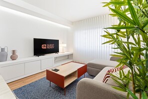 TV - GuestReady - Modern comfort near Boavista (Porto)