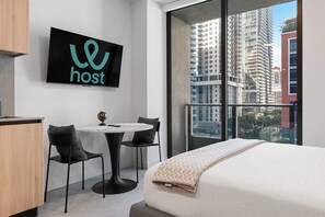 WiFi, bed sheets - Skyline Studio | Pool & Gym | Walk to FIFA Fan Fest (Miami)