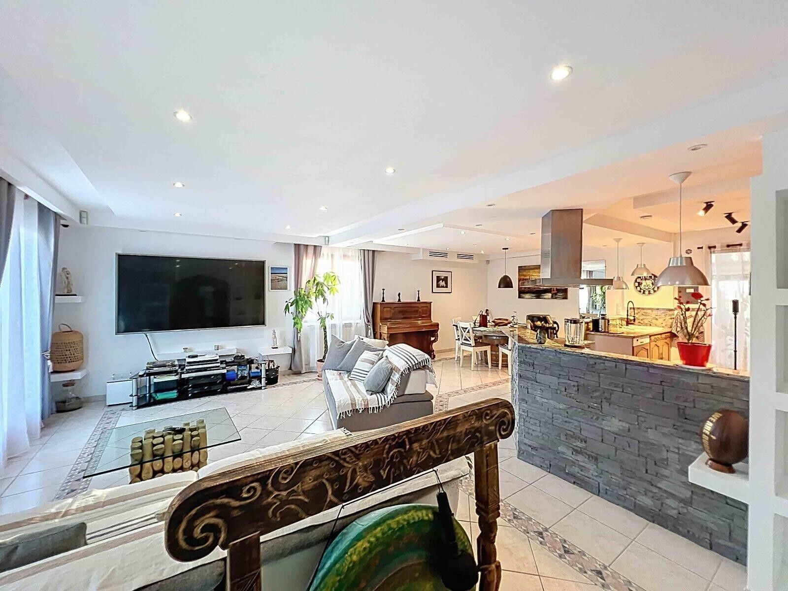 TV, peis og bordtennis