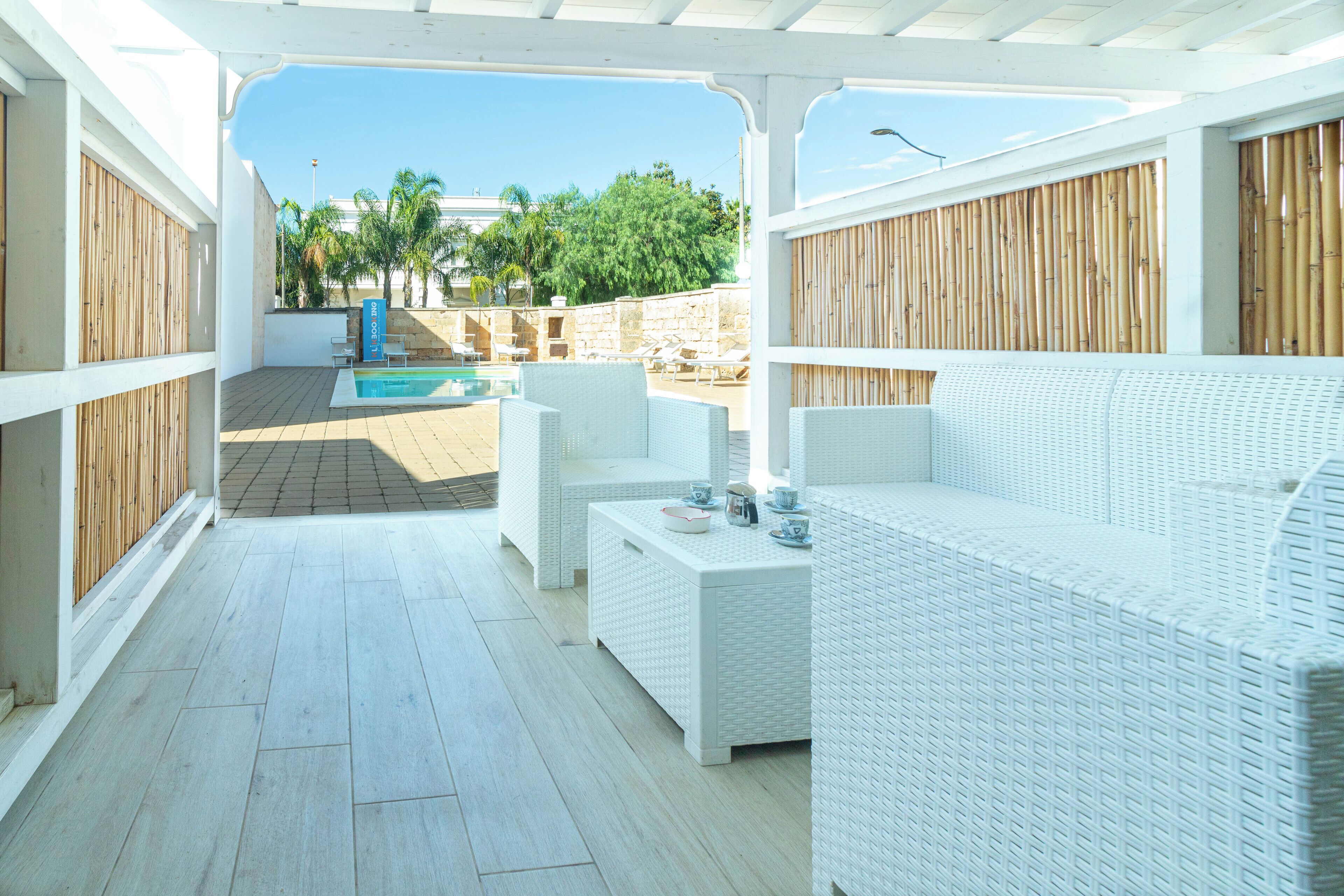 Maison Confort, vue sur la piscine | Literie de qualité, fer et planche à repasser, accès au Wi-Fi (inclus)