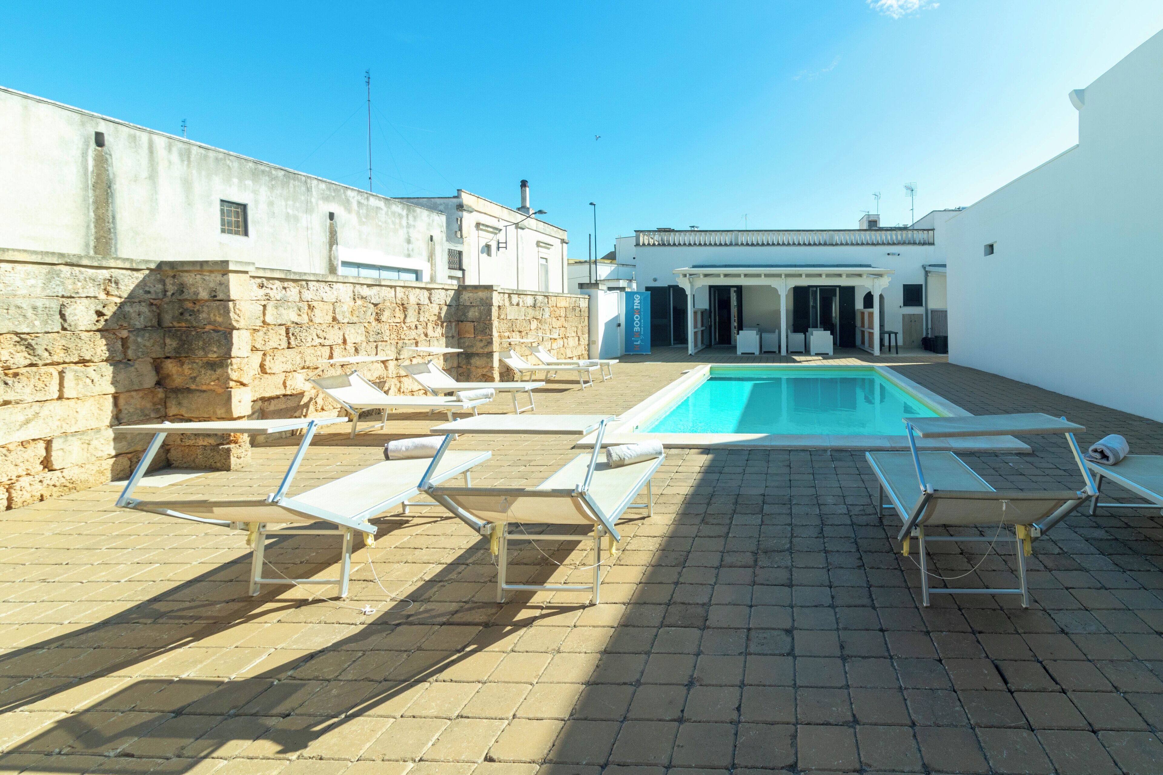Piscine extérieure en saison