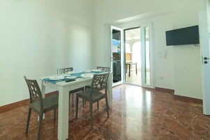 Comfort House, Courtyard View | Private kitchen | Fridge, stovetop, espresso maker, cookware/dishes/utensils