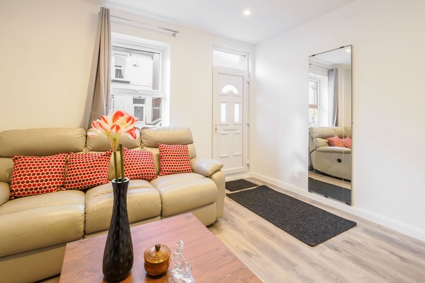 Roach Street, Rochester - Host & Stay