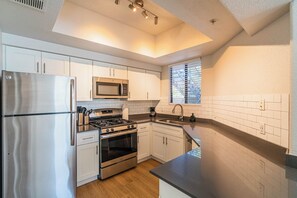 Double Room, 2 Queen Beds, Non Smoking | Private kitchen | Full-size fridge, microwave, oven, stovetop - San Portella Cozy Stay w HeatedPool-Gym (Tempe)