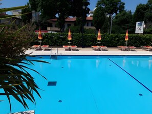 Pool - Apartment 'Residence Aurora Park' with Shared Pool, Private Terrace and Air Conditioning (Jesolo)