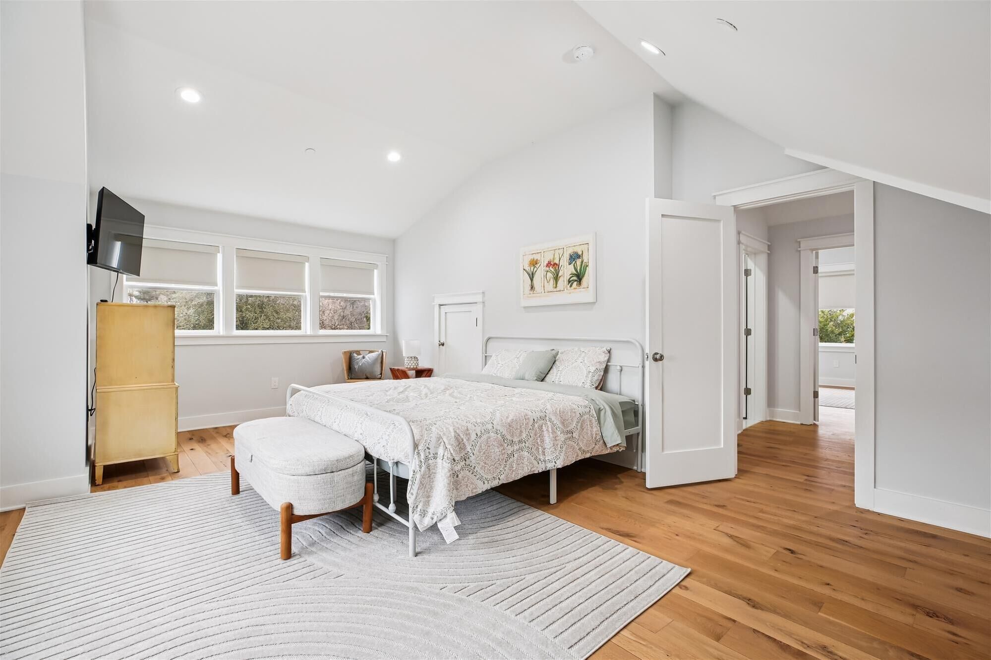 2 多间卧室、熨斗/熨衣板、WiFi、床单