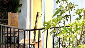 Junior kamer, balkon, uitzicht op de stad | Details aan de buitenkant