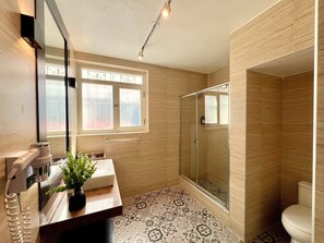 Phòng đôi phong cách cổ điển | Phòng tắm