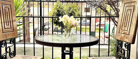 Junior Room, Balcony, City View | Outdoor dining