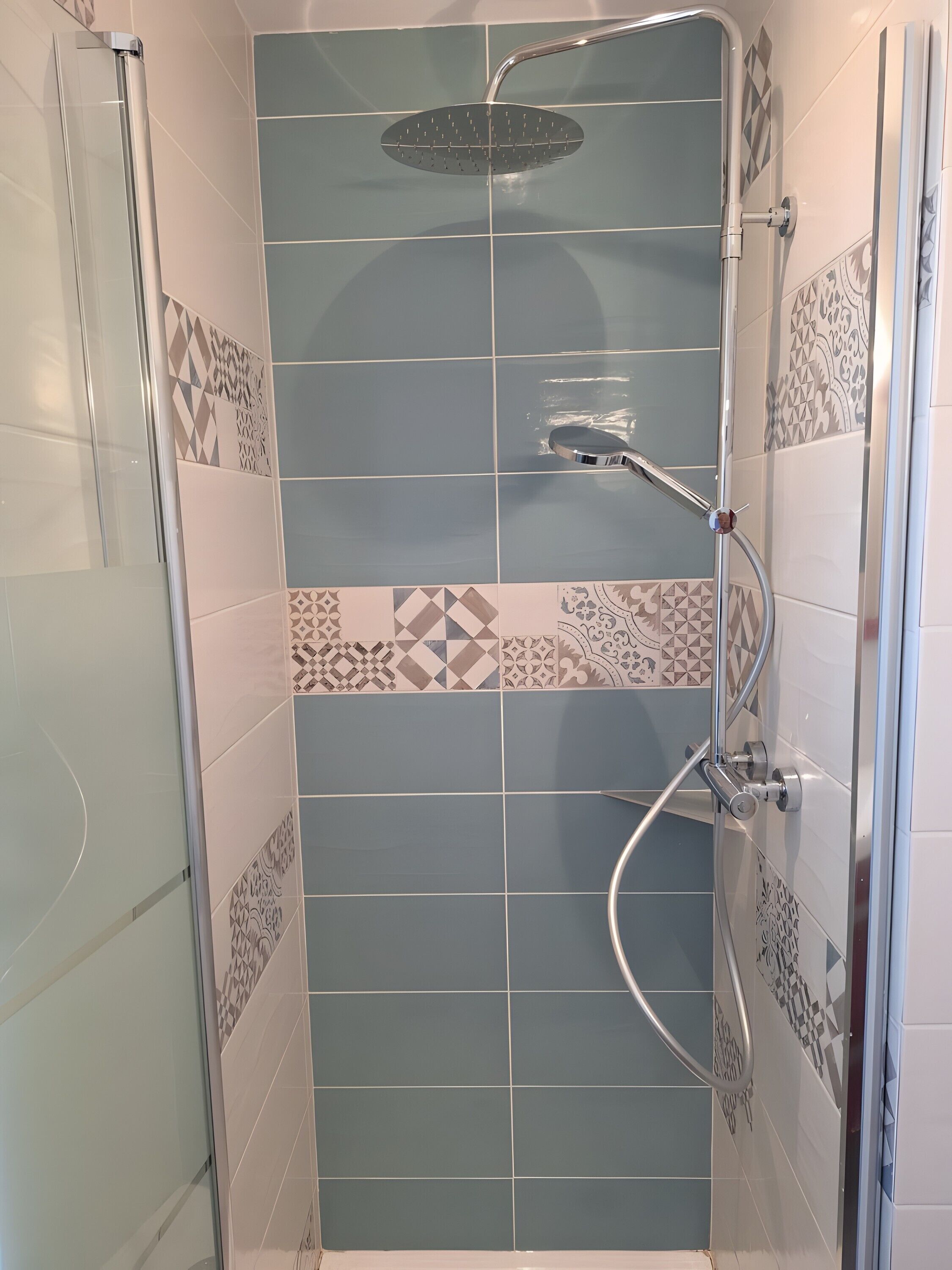 Douche, serviettes fournies