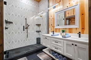 Hair dryer, towels - Broken Bow Cabin with Hot Tub and Game Room (Broken Bow)