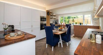 3BR Peebles Home - Free Parking - Near Glentress