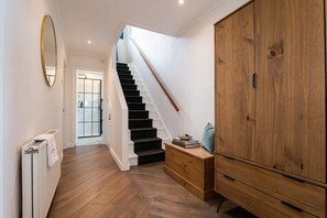 Interior - 3BR Peebles Home - Free Parking - Near Glentress (Peebles)