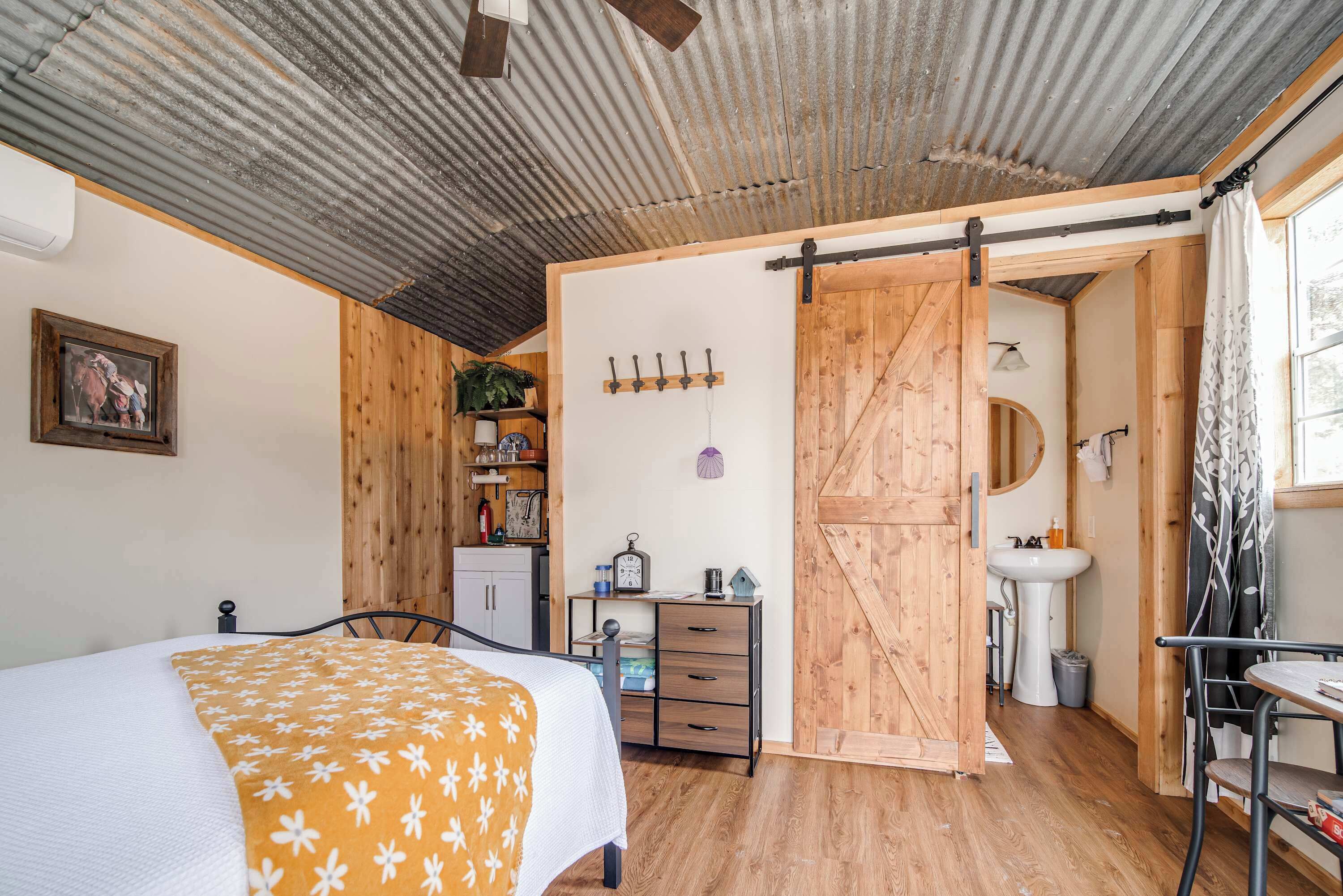 1 bedroom, iron/ironing board, travel crib, WiFi