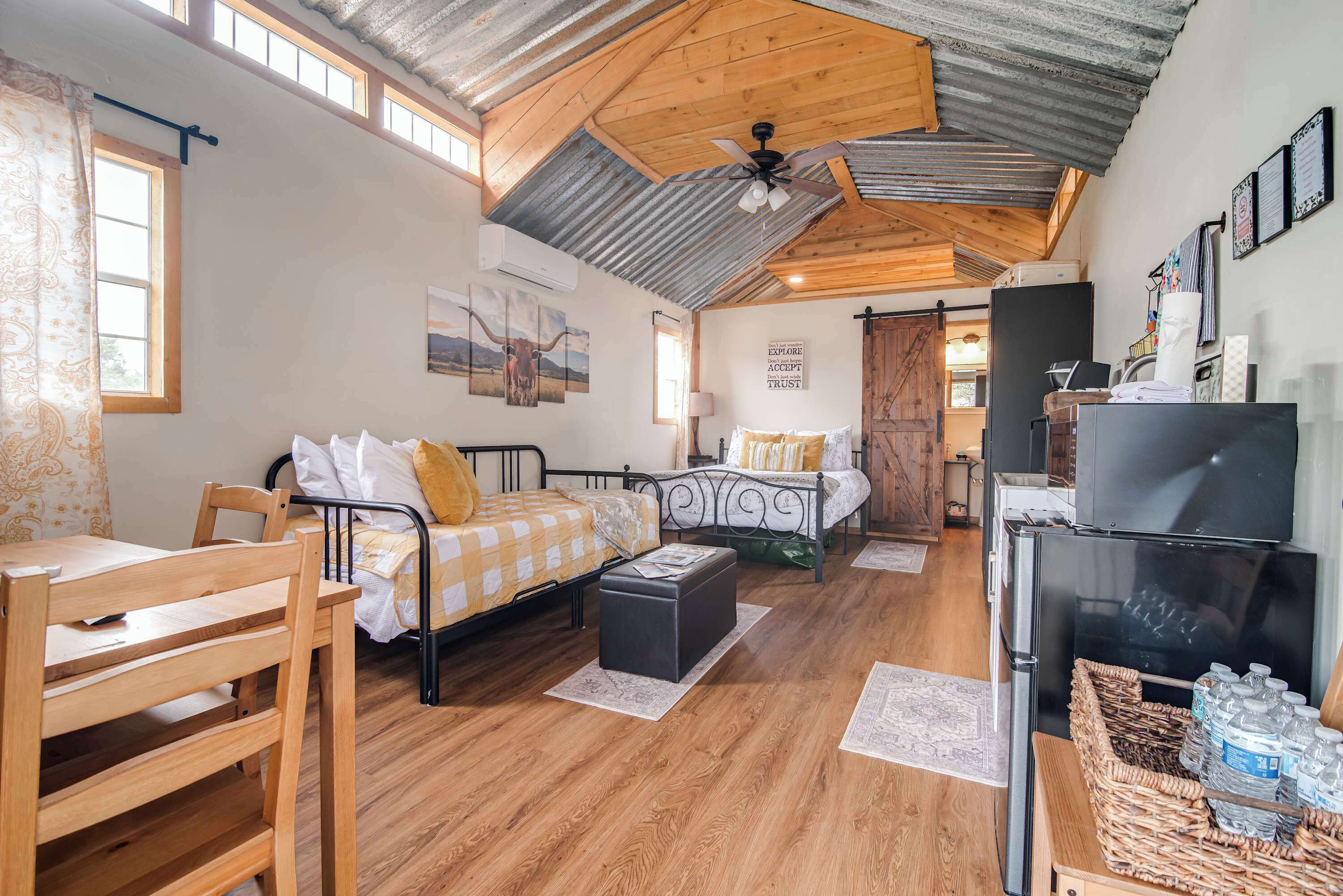 Hill Country Cabin 1 | Sleeps 4, Gas Grill - Canyon Lake, TX