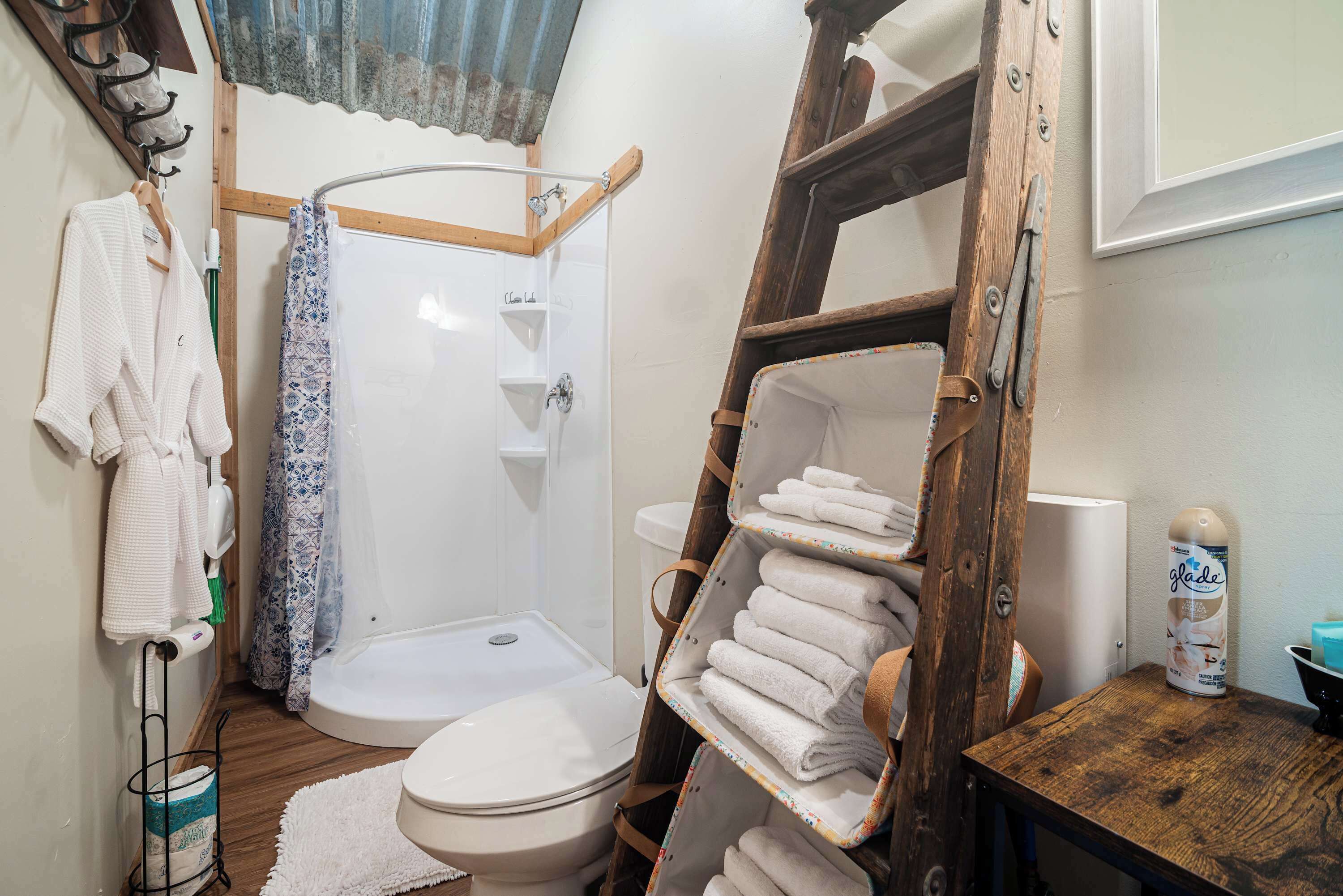 Shower, hair dryer, towels, shampoo