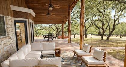 Boerne Modernist: 12.5-Acre Retreat & Exec Cabin