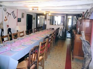 Unclassified image, 4 of 27, button - Gîte des bords d'Ornain – Renovated Farmhouse with Jacuzzi, Sleeps up to 25 Guests (Demange-Baudignécourt)