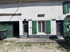 Unclassified image, 2 of 27, button - Gîte des bords d'Ornain – Renovated Farmhouse with Jacuzzi, Sleeps up to 25 Guests (Demange-Baudignécourt)