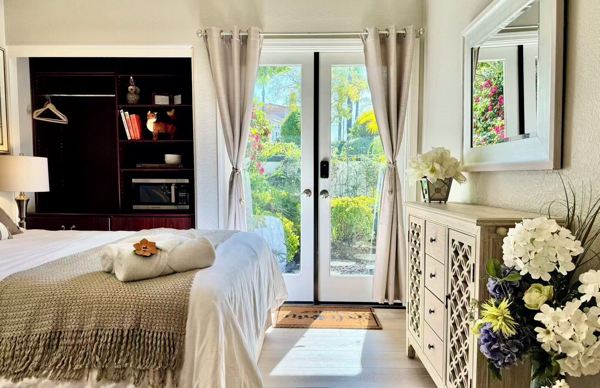 Elegant Designer Suite: Serene Garden View & Private Entry - Escondido, CA