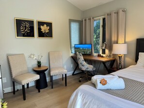 1 bedroom, iron/ironing board, WiFi, bed sheets - Elegant Designer Suite: Serene Garden View & Private Entry (Escondido)