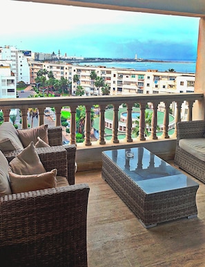 Unclassified image, 3 of 33, button - Melliber A (Casablanca)