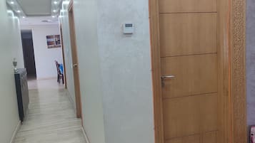 Classic Double Room, Non Smoking, Courtyard View | Interior