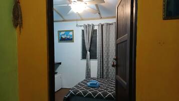 1 bedroom, WiFi (free), bed sheets