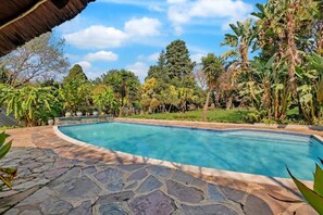 Deluxe Double Room, Garden View - Zinziluxe Guesthouse (Johannesburg)