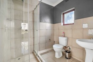 Bathroom - Zinziluxe Guesthouse (Johannesburg)