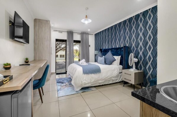 Deluxe Double Room, Garden View - Zinziluxe Guesthouse (Johannesburg)