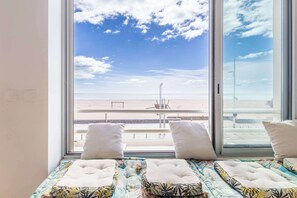 2 bedrooms, iron/ironing board, WiFi, bed sheets - Exceptional sea view - Town center - Walk everywhere (Valras-Plage)