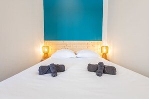 2 chambres, fer et planche à repasser, Wi-Fi, draps fournis