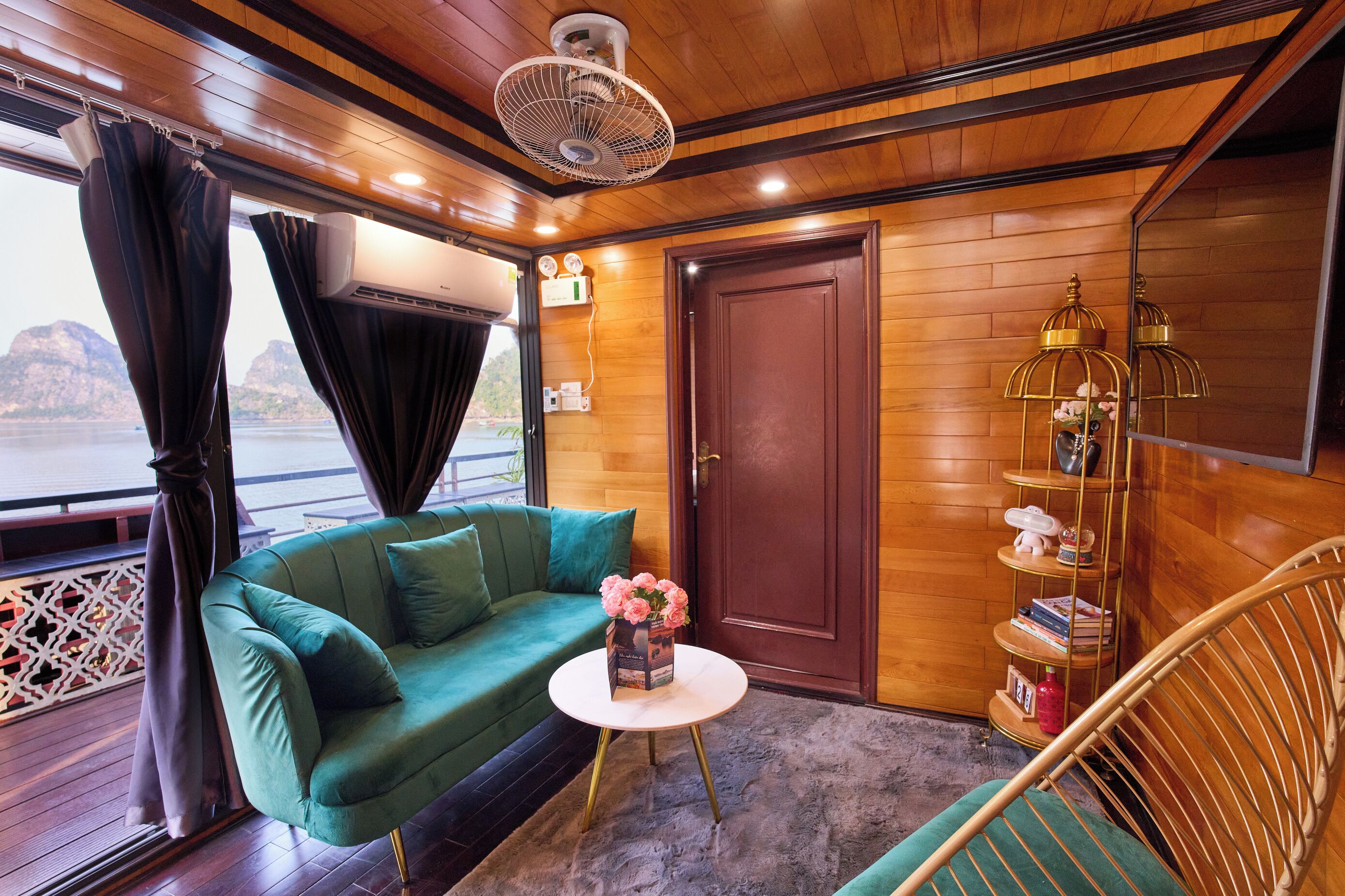 Deluxe Shared Dormitory, Balcony, Sea View | Interior