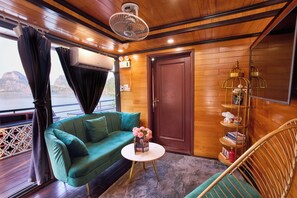 Dormitório compartilhado luxo, sacada, vista para o mar | Parte interna