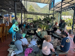 สระว่ายน้ำกลางแจ้ง