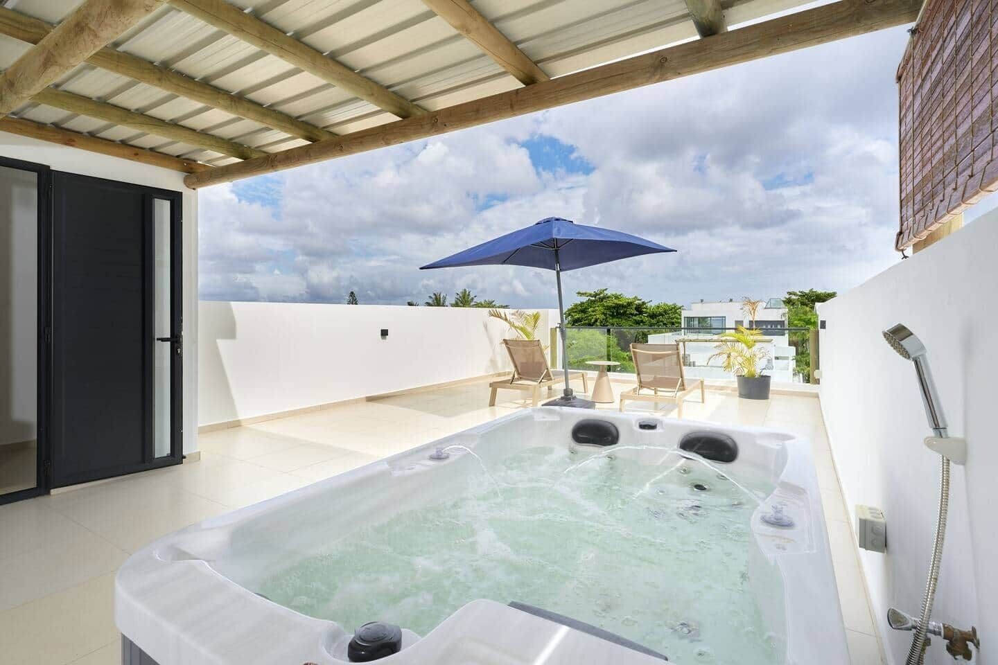 Bañera de hidromasaje exterior