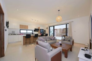 TV - Trou aux Biches Rooftop Jacuzzi - 3 bed ensuite (Pamplemousses District)