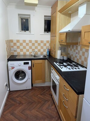 Fridge, microwave, oven, stovetop - Cosy London Apartment With Great Views (London)