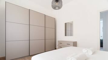 2 slaapkamers, een strijkplank/strijkijzer