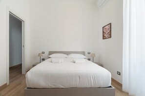 2 bedrooms, iron/ironing board - GuestHost - Modern and comfortable 60 square meters apartment, perfect for two people, located on the first floor of a building with an elevator (NOT accessible to disabled guests).The property is located in the Vigentino neighborhood, a quiet area with  (Milan)