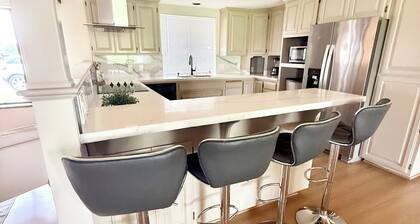 Spacious & Serene Orchard Home w/patio & Pool