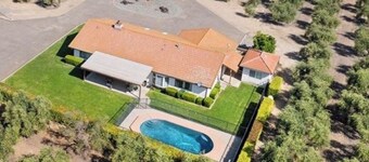 Spacious & Serene Orchard Home w/patio & Pool