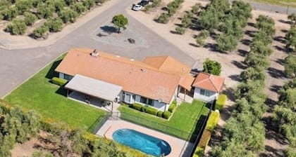 Spacious & Serene Orchard Home w/patio & Pool