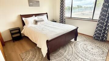 4 bedrooms, iron/ironing board, free WiFi, bed sheets