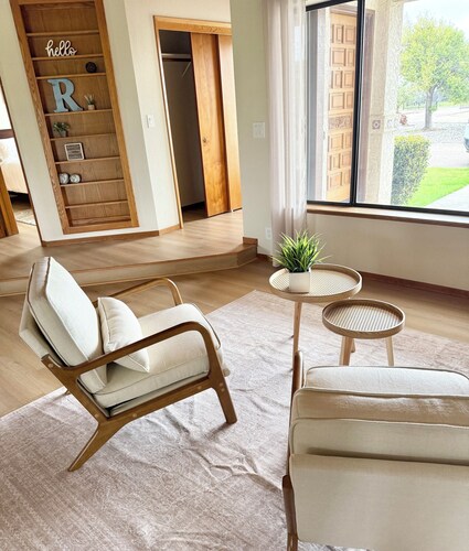 Spacious & Serene Orchard Home w/patio & Pool