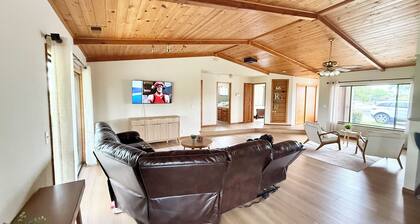 Spacious & Serene Orchard Home w/patio & Pool