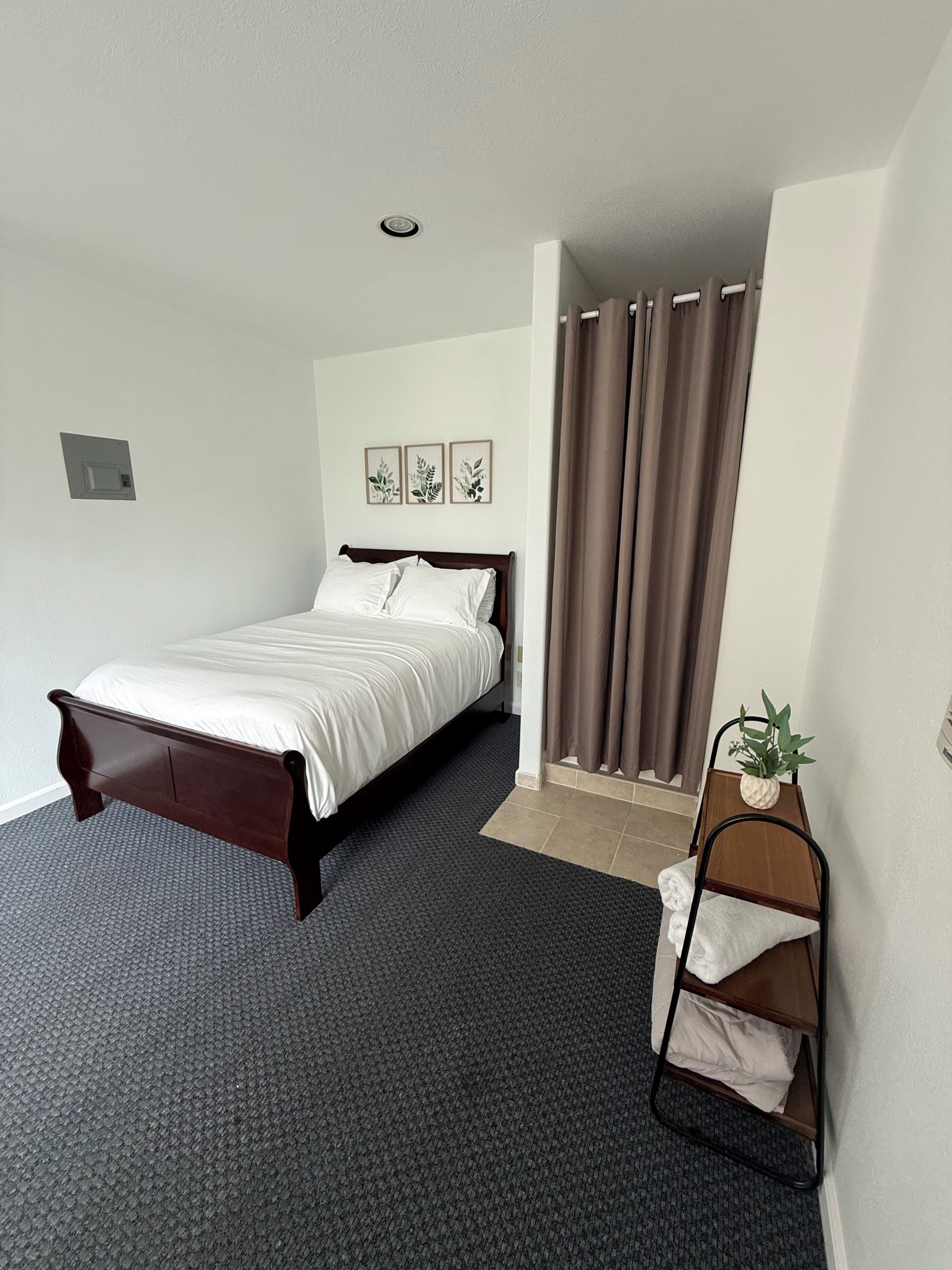 4 多间卧室、熨斗/熨衣板、WiFi、床单