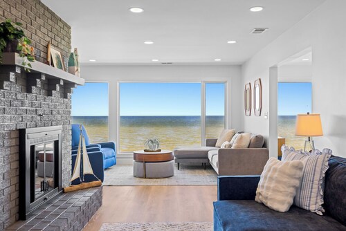 Cliffside Bay Home · Private Beach, Shark Tooth Hunting & Panoramic Bay Views